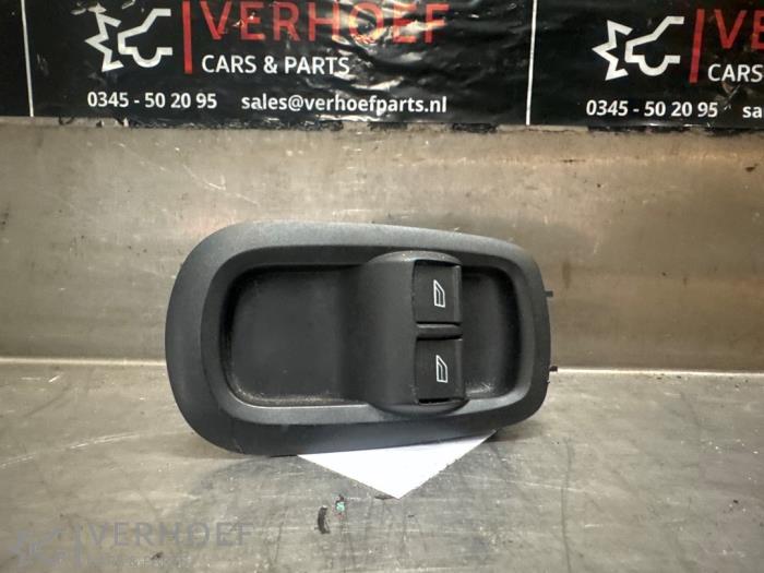 Usados Interruptor combinado de ventanillas Ford Transit Custom 2.2 TDCi 16V Precio € 30,25 IVA incluido ofrecido por Verhoef Cars & Parts