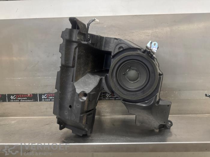 Używane Subwoofer Lexus CT 200h 1.8 16V Cena € 100,00 Procedura marży oferowane przez Verhoef Cars & Parts