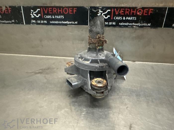 Begagnade Extra vattenpump Lexus CT 200h 1.8 16V Pris på förfrågan erbjuds av Verhoef Cars & Parts