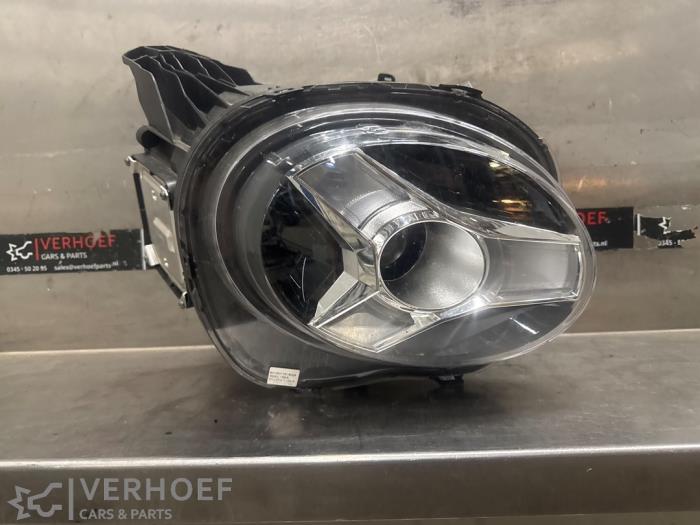 Używane Reflektor prawy Nissan Juke (F16) 1.0 DIG-T 117 12V Cena € 350,00 Procedura marży oferowane przez Verhoef Cars & Parts