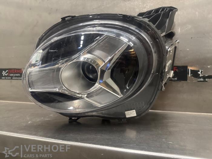Używane Reflektor lewy Nissan Juke (F16) 1.0 DIG-T 117 12V Cena € 350,00 Procedura marży oferowane przez Verhoef Cars & Parts