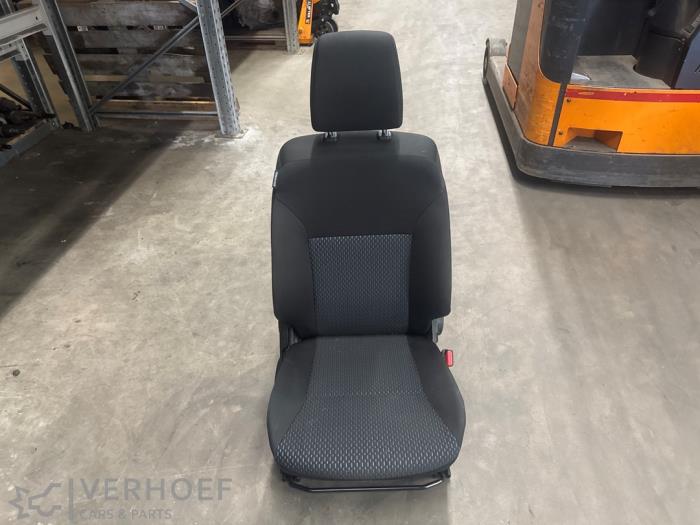 Używane Fotel prawy Suzuki Ignis (MF) 1.2 Dual Jet 16V Smart Hybrid Cena na żądanie oferowane przez Verhoef Cars & Parts