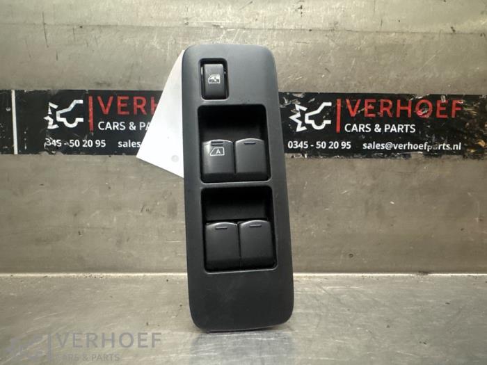 Usados Interruptor combinado de ventanillas Nissan Qashqai (J10) 2.0 16V Precio € 50,00 Norma de margen ofrecido por Verhoef Cars & Parts