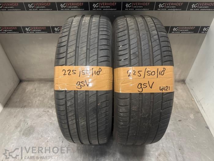 Używane Opona Cena na żądanie oferowane przez Verhoef Cars & Parts