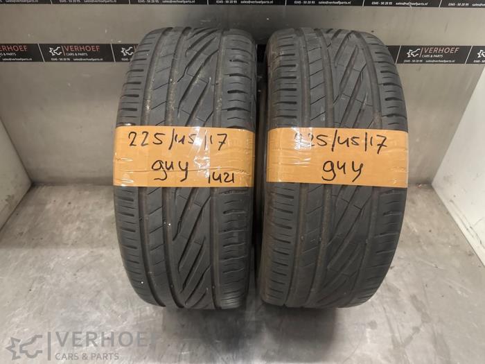 Używane Opona zimowa Cena na żądanie oferowane przez Verhoef Cars & Parts