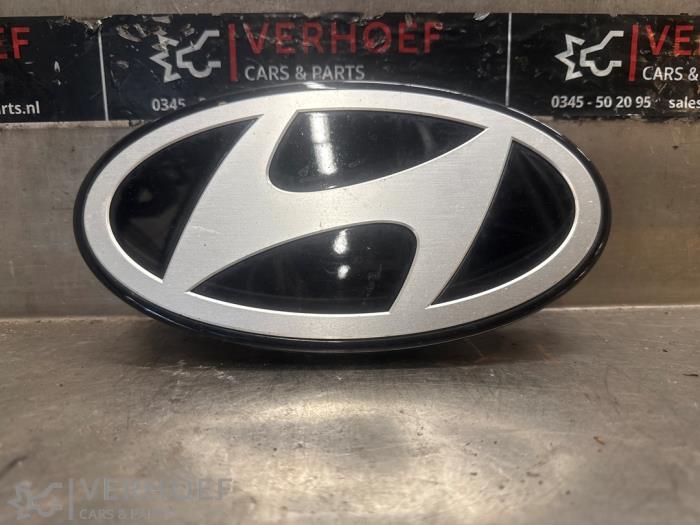 Begagnade Emblem Hyundai i30 Wagon (PDEF) 1.0 T-GDI 12V Pris på förfrågan erbjuds av Verhoef Cars & Parts