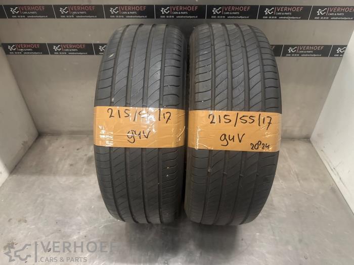 Używane Opona Cena na żądanie oferowane przez Verhoef Cars & Parts