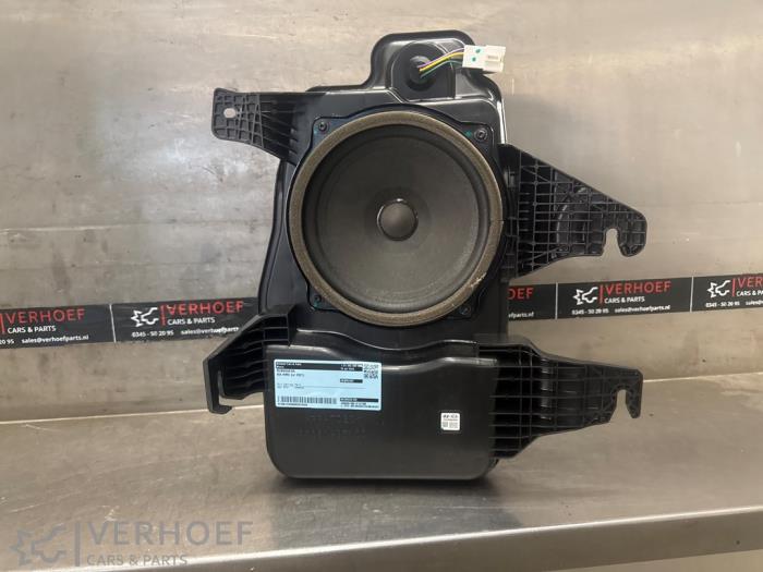 Używane Subwoofer Kia Niro I (DE) 1.6 GDI PHEV Cena € 100,00 Procedura marży oferowane przez Verhoef Cars & Parts