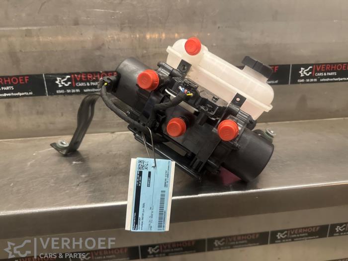 Begagnade Vattenpump Hyundai Inster (AX1) 42 kWh Pris på förfrågan erbjuds av Verhoef Cars & Parts