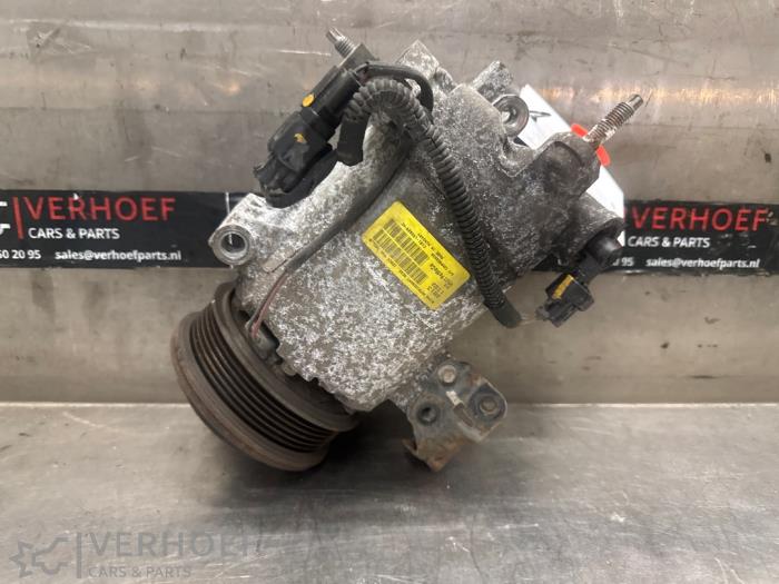 Usagé Compresseur de clim Ford Fiesta 6 (JA8) 1.0 Ti-VCT 12V 65 Prix € 55,00 Règlement à la marge proposé par Verhoef Cars & Parts