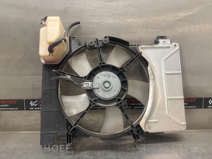 Używane Wentylator Toyota Verso S 1.33 16V Dual VVT-I Cena € 75,00 Procedura marży oferowane przez Verhoef Cars & Parts