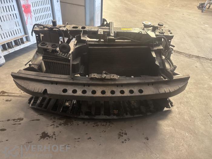 Używane Panel przedni Nissan Note (E12) 1.2 DIG-S 98 Cena na żądanie oferowane przez Verhoef Cars & Parts