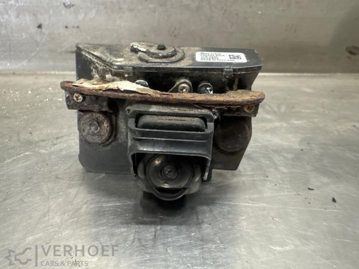 Używane Kamera cofania Nissan Note (E12) 1.2 DIG-S 98 Cena na żądanie oferowane przez Verhoef Cars & Parts