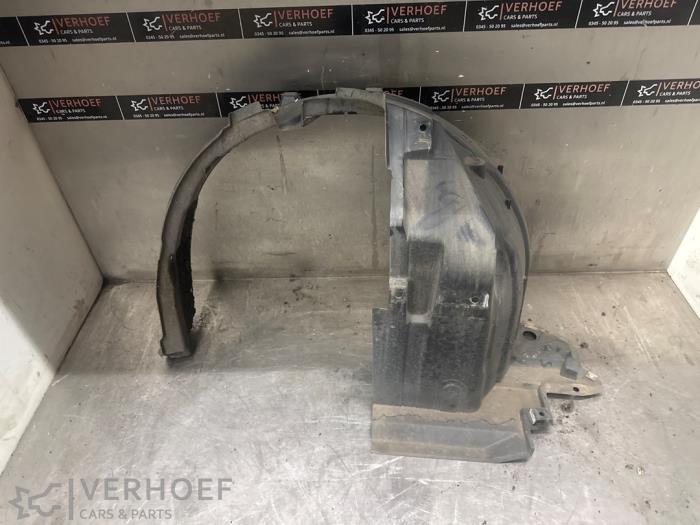 Używane Nadkole Nissan Note (E12) 1.2 68 Cena na żądanie oferowane przez Verhoef Cars & Parts