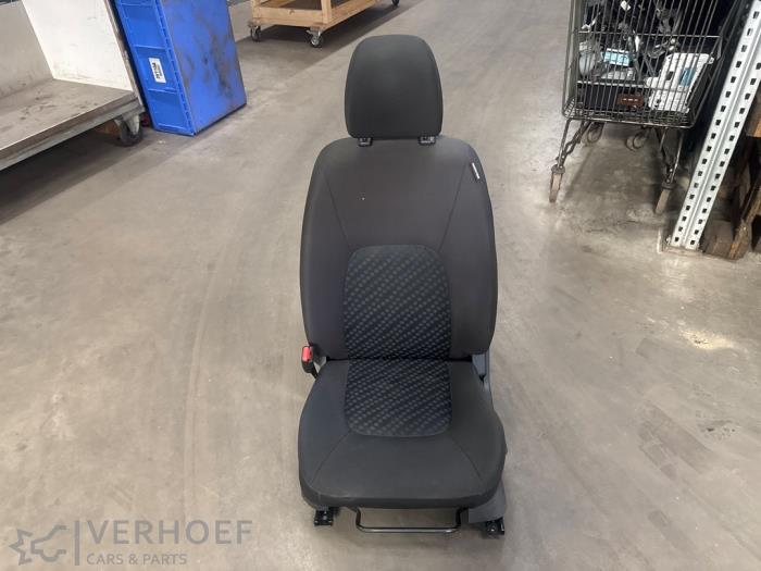 Używane Fotel lewy Suzuki Celerio (LF) 1.0 12V Dualjet Cena na żądanie oferowane przez Verhoef Cars & Parts