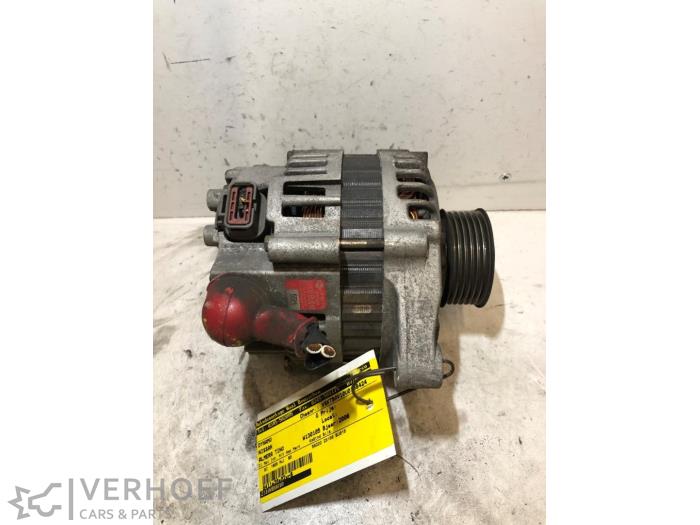 Usagé Dynamo Nissan Almera Tino (V10M) 1.8 16V Prix € 35,00 Règlement à la marge proposé par Verhoef Cars & Parts