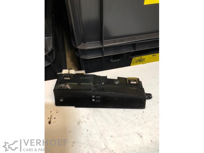 Używane Zegar Lexus GS (..S16) 300 3.0 24V VVT-i Cena na żądanie oferowane przez Verhoef Cars & Parts