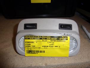 Używane Oswietlenie wewnetrzne przód Nissan Almera Tino (V10M) 1.8 16V Cena na żądanie oferowane przez Verhoef Cars & Parts