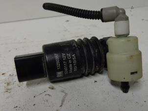 Usados Bomba de limpiaparabrisas delante Chevrolet Cruze 2.0 D 16V Precio de solicitud ofrecido por Verhoef Cars & Parts