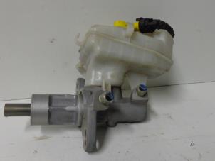 Used Master cylinder Chevrolet Cruze 2.0 D 16V Price on request offered by Verhoef Cars & Parts