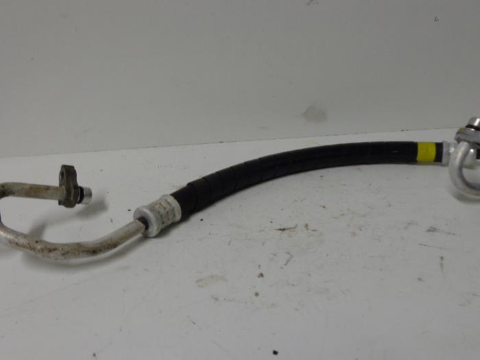 Air conditioning line from a Mazda CX-5 (KE,GH) 2.2 Skyactiv D 175 16V 4WD 2013
