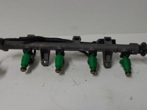 Usagé Injecteur (injection essence) Kia Rio II (DE) 1.4 16V Prix sur demande proposé par Verhoef Cars & Parts