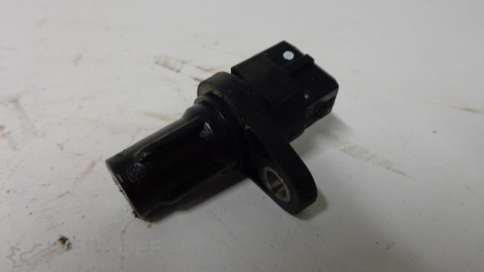 Begagnade Kamaxelsensor Kia Rio II (DE) 1.4 16V Pris på förfrågan erbjuds av Verhoef Cars & Parts