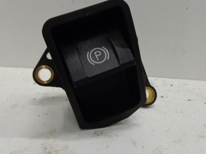 Parking brake switch from a Toyota Avensis Wagon (T27) 2.2 16V D-4D-F 150 2009