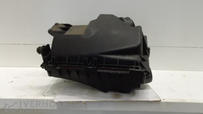 Begagnade Luftfilterhus Opel Signum (F48) 3.0 CDTI V6 24V Pris på förfrågan erbjuds av Verhoef Cars & Parts