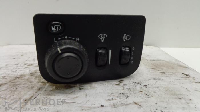 Usados Interruptor de retrovisor Chevrolet Evanda 2.0 16V Precio € 30,00 Norma de margen ofrecido por Verhoef Cars & Parts