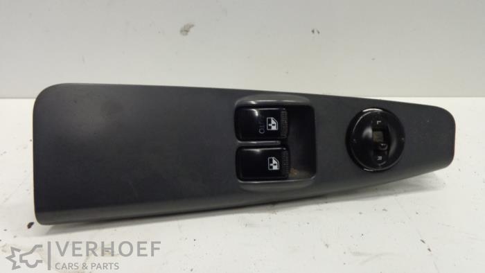 Usados Interruptor combinado de ventanillas Kia Cerato 1.6 16V Precio € 35,00 Norma de margen ofrecido por Verhoef Cars & Parts