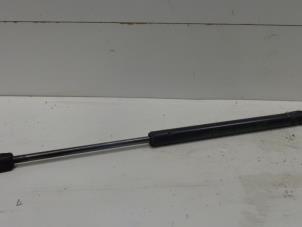 Used Rear gas strut, left Chevrolet Kalos (SF48) 1.4 Price on request offered by Verhoef Cars & Parts