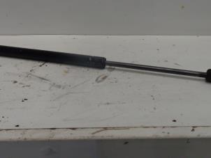 Used Rear gas strut, left Chevrolet Kalos (SF48) 1.2 Price on request offered by Verhoef Cars & Parts