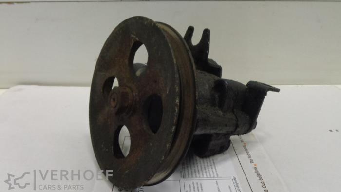 Usagé Pompe de direction Nissan Terrano II (R20/TR50) 2.4 SE,SLX 12V Prix sur demande proposé par Verhoef Cars & Parts
