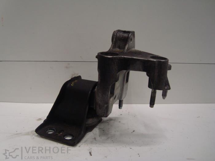 Used Engine mount Nissan NV 200 (M20M) 1.5 dCi 86 Price on request offered by Verhoef Cars & Parts