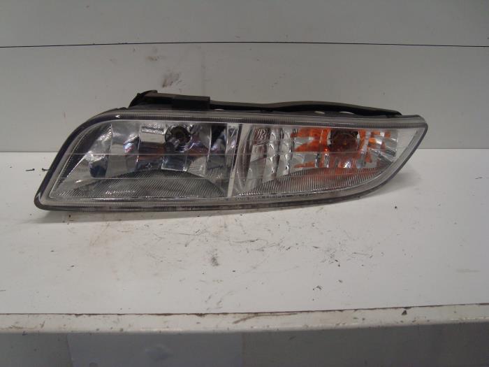 Light cluster, front left from a SsangYong Rexton 3.2 V6 24V RX 320 2003