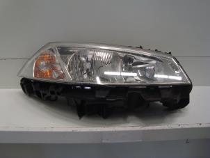 Used Headlight, right Renault Megane II (BM/CM) 1.6 16V Price on request offered by Verhoef Cars & Parts