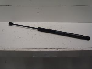 Used Rear gas strut, left Opel Signum (F48) 2.2 direct 16V Price on request offered by Verhoef Cars & Parts