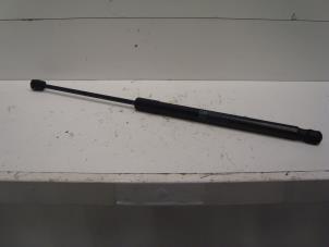 Used Rear gas strut, right Opel Signum (F48) 2.2 direct 16V Price on request offered by Verhoef Cars & Parts