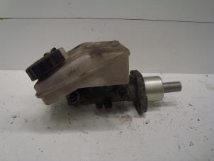 Used Master cylinder Peugeot 206 (2A/C/H/J/S) 1.4 HDi Price on request offered by Verhoef Cars & Parts