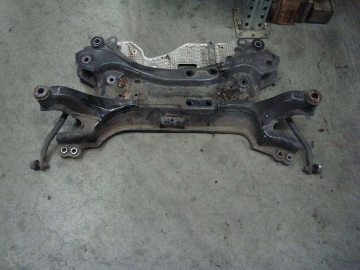 Used Subframe Toyota Avensis Wagon (T27) 2.0 16V VVT-i Price € 100,00 Margin scheme offered by Verhoef Cars & Parts