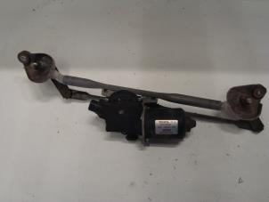 Used Wiper motor + mechanism Toyota Corolla Verso (R10/11) 2.2 D-4D 16V Price € 65,00 Margin scheme offered by Verhoef Cars & Parts
