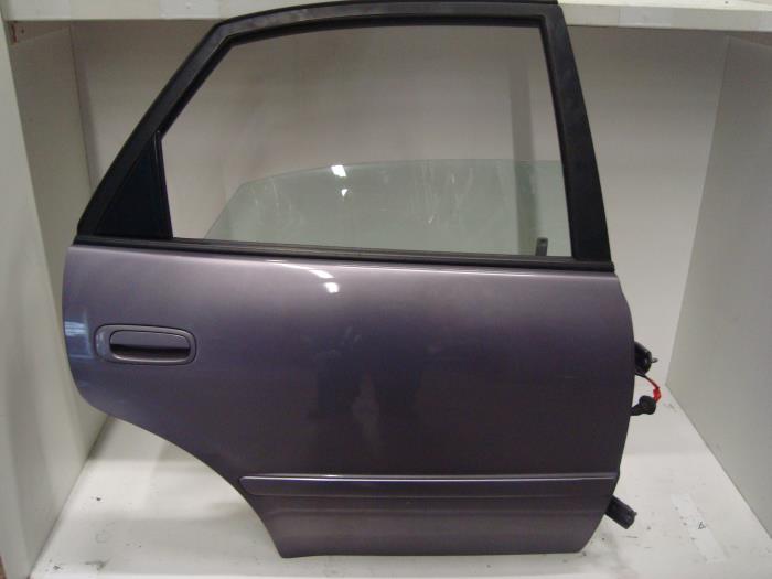 Porte arrière droite d'un Toyota Corolla 1998