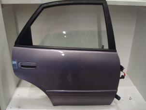 Używane Drzwi prawe tylne wersja 4-drzwiowa Toyota Corolla Cena na żądanie oferowane przez Verhoef Cars & Parts