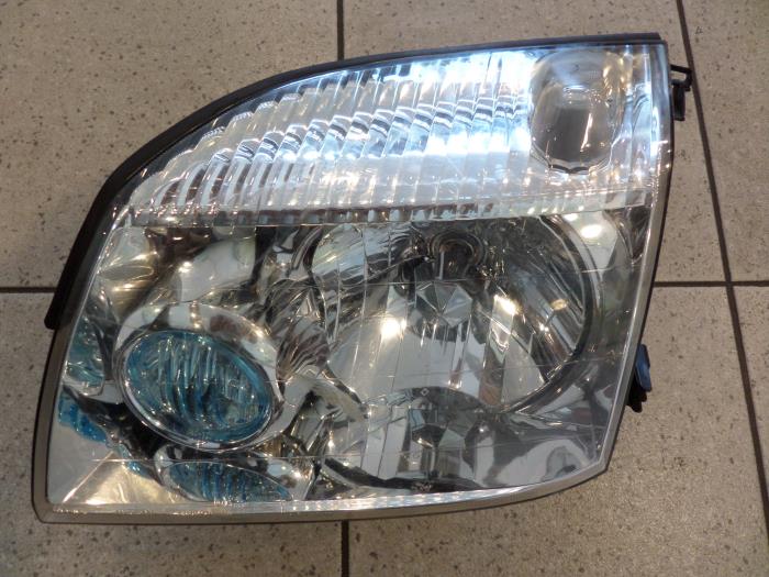 Headlight, left from a Nissan X-Trail 2003