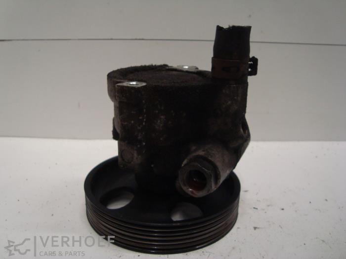 Usagé Pompe de direction Renault Laguna II Grandtour (KG) 1.9 dCi 120 Prix sur demande proposé par Verhoef Cars & Parts