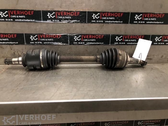 Gebrauchte Antriebswelle links vorne Toyota Avensis (T22) 1.8 16V VVT-i Preis € 50,00 Margenregelung angeboten von Verhoef Cars & Parts