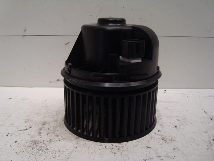 Heating and ventilation fan motor from a Ford Focus 3 Wagon 1.6 TDCi ECOnetic 2013