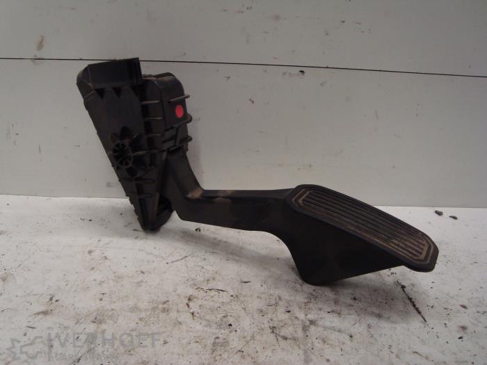 Begagnade Gaspedalsensor Toyota Land Cruiser (J12) 3.0 D-4D 16V Pris € 121,00 Inklusive moms erbjuds av Verhoef Cars & Parts