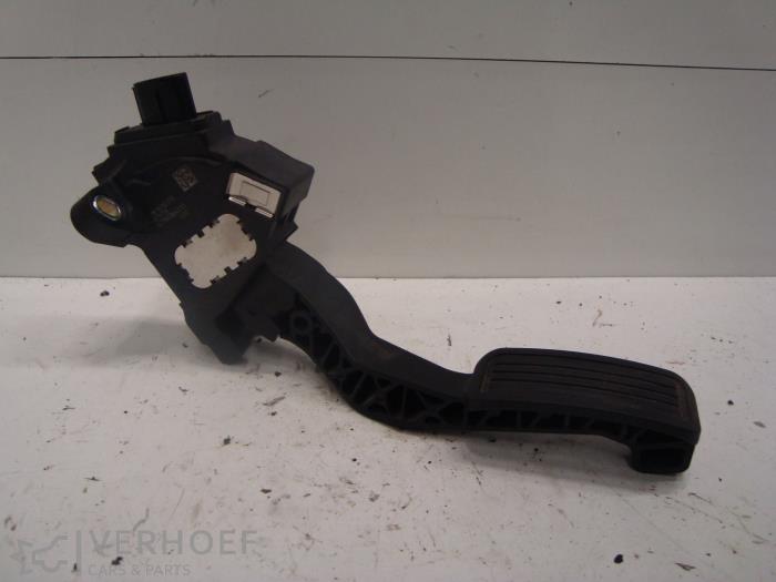 Begagnade Gaspedalsensor Toyota Yaris II (P9) 1.3 16V VVT-i Pris € 50,00 Marginaltabell erbjuds av Verhoef Cars & Parts